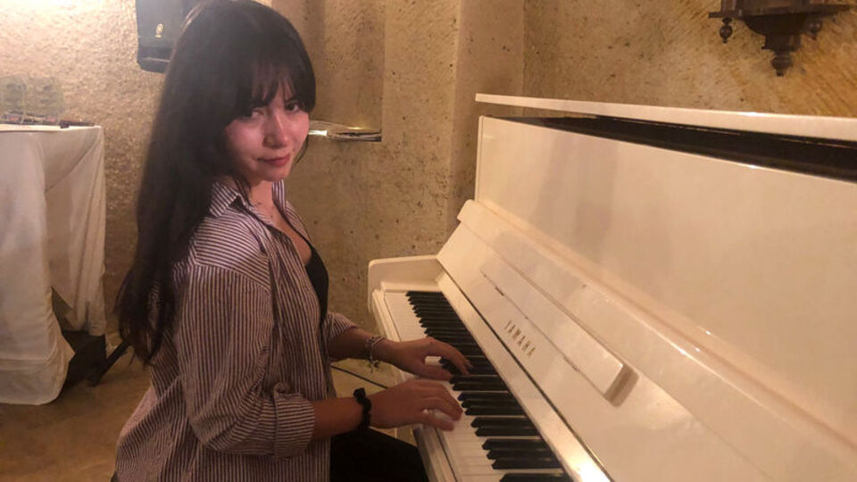 Depremde annesi ve kardeşini kaybeden Dicle, bestesiyle birinci oldu