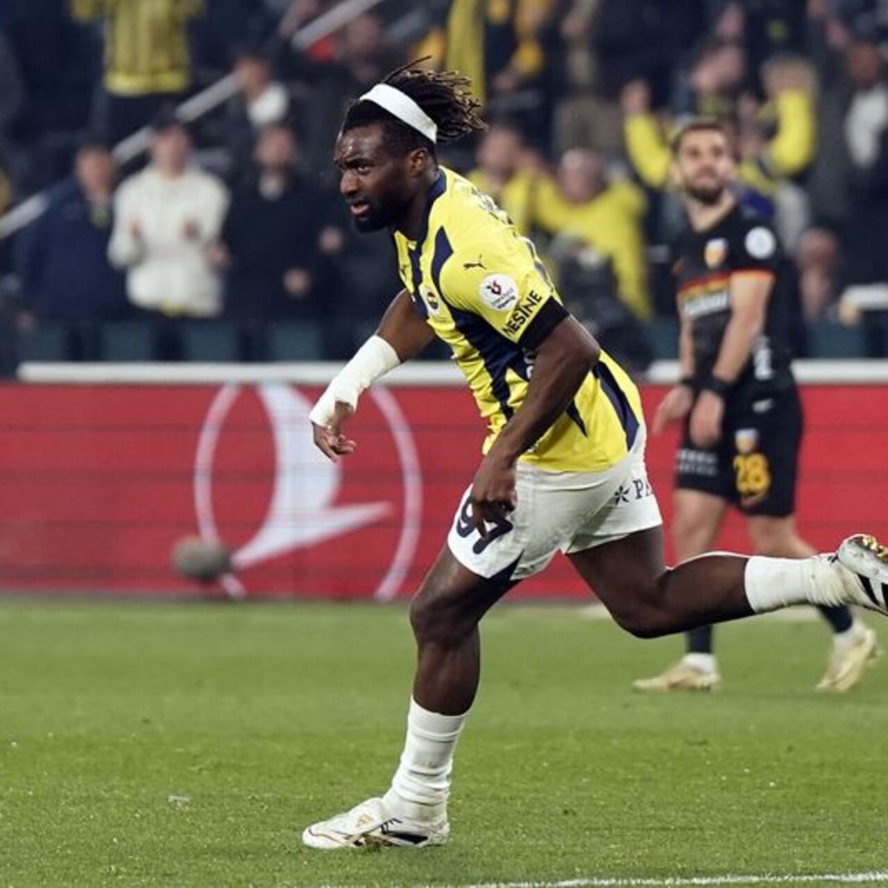 Saint-Maximin komşuya gidiyor!