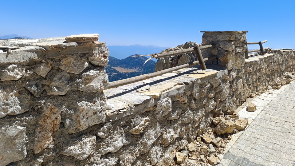 Öldüren manevra! Yamaç paraşütçüsü yola düştü!