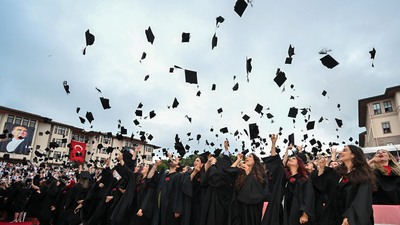 Koç Üniversitesi 31'inci dönem mezunlarını verdi