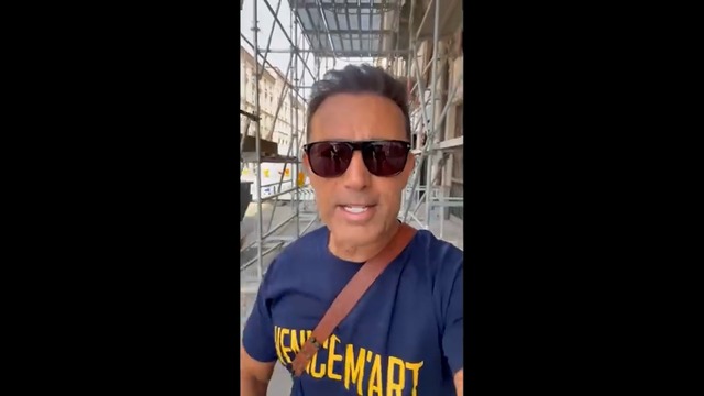 Mustafa Sandal, Almanya'da domates fiyatlarını inceledi