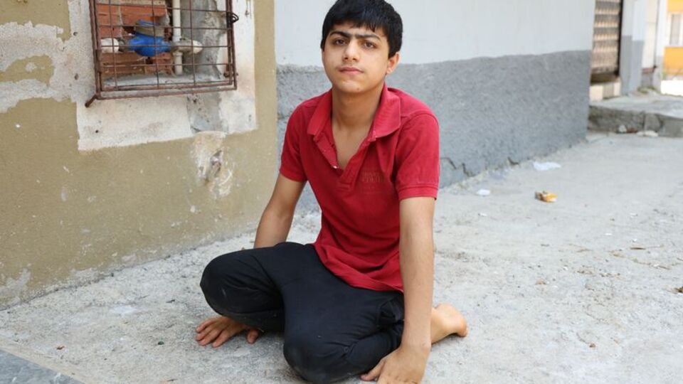 Enes'in tekerlekli sandalyesi çalındı