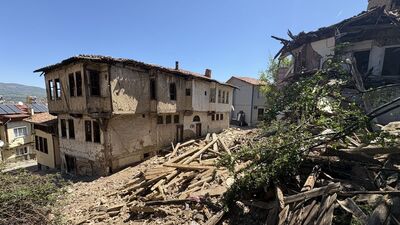 Tokat'ta metruk binalar yıkıldı