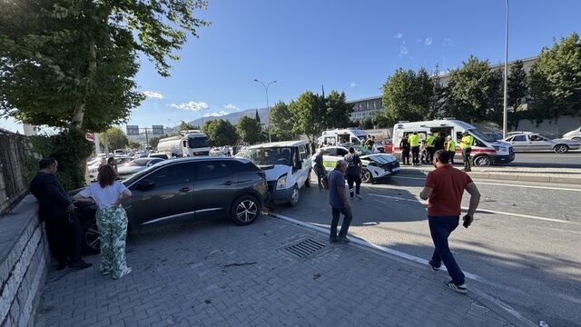 Kahramanmaraş'ta kaza: 2'si polis 4 yaralı
