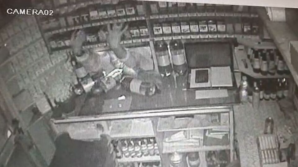 Büfeden sigara hırsızlığı: 5 gözaltı