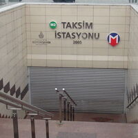 Taksim'deki metro istasyonları kapatıldı