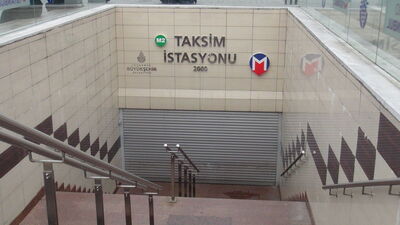 Taksim'deki metro istasyonları kapatıldı