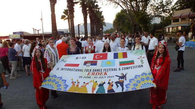 Erdek'te 2. Uluslararası Halk Dansları Festivali başladı