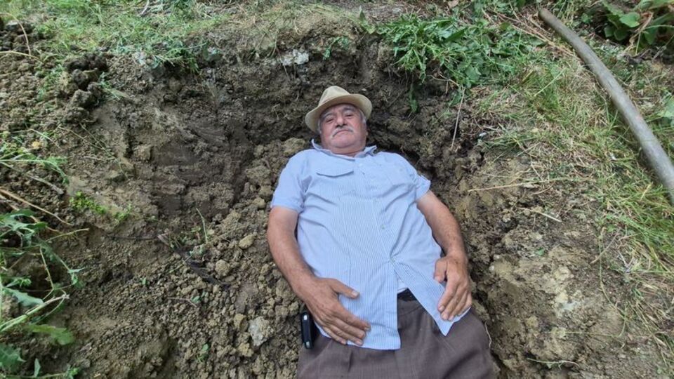 Kendi mezarını kazdı! Her cuma ziyaret ediyor