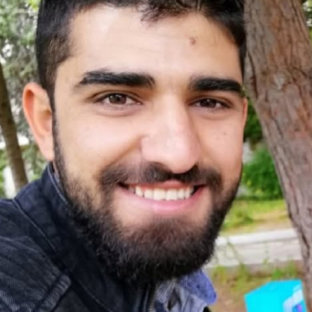 Çaya giren genç boğuldu