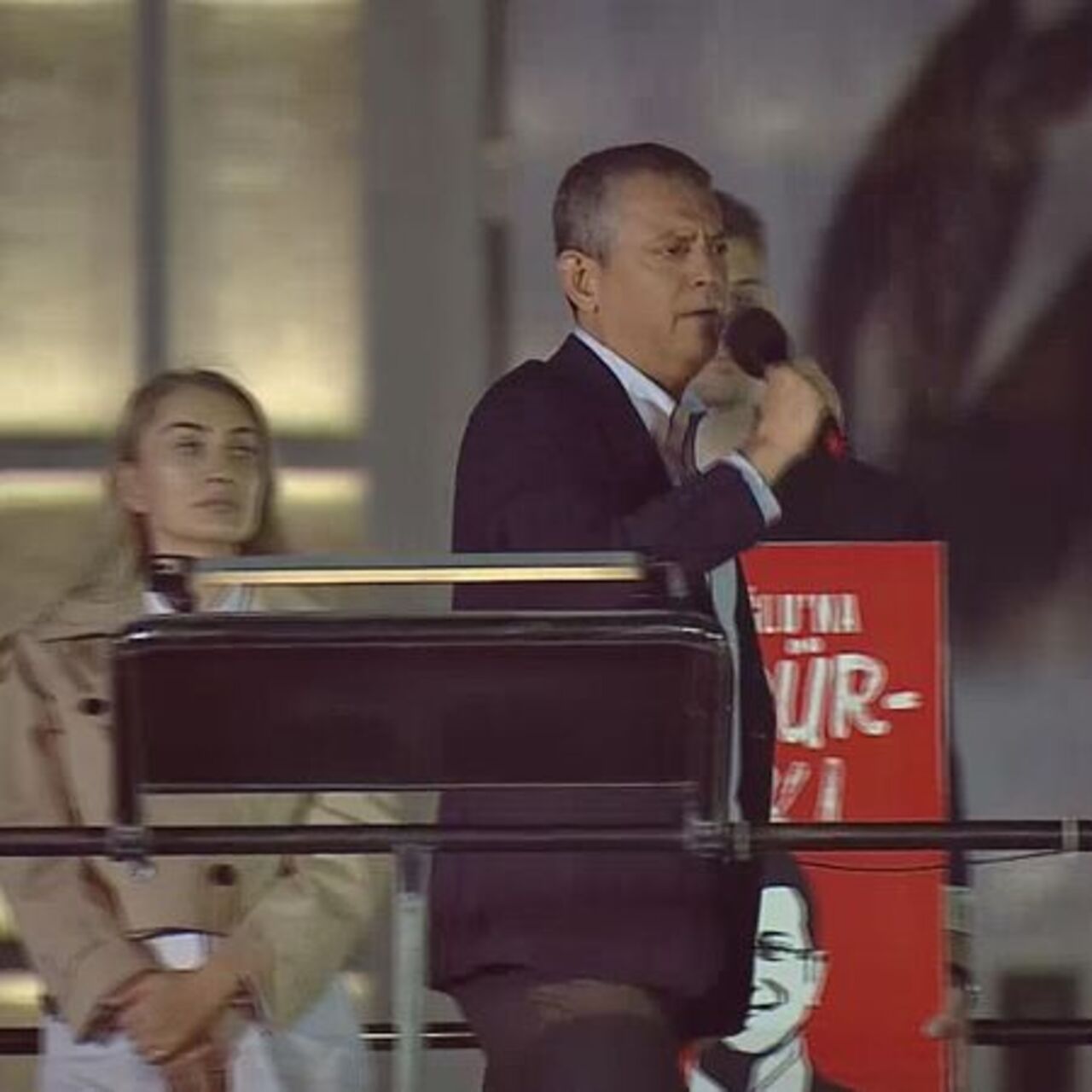 Özgür Özel Saraçhane'de konuştu
