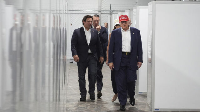 Trump "Timsah Alcatraz'ı" ziyaret etti