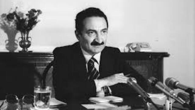 Sloganlarda yaşayanlar