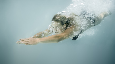 Yüzerken lens takanlara kötü haber!