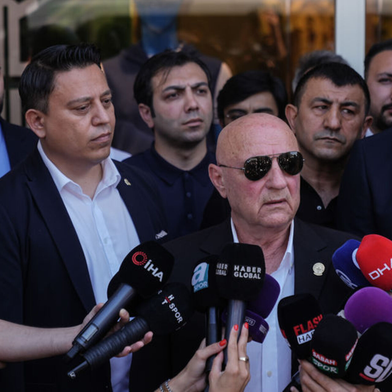 Olağanüstü genel kurul için imzalar teslim edildi