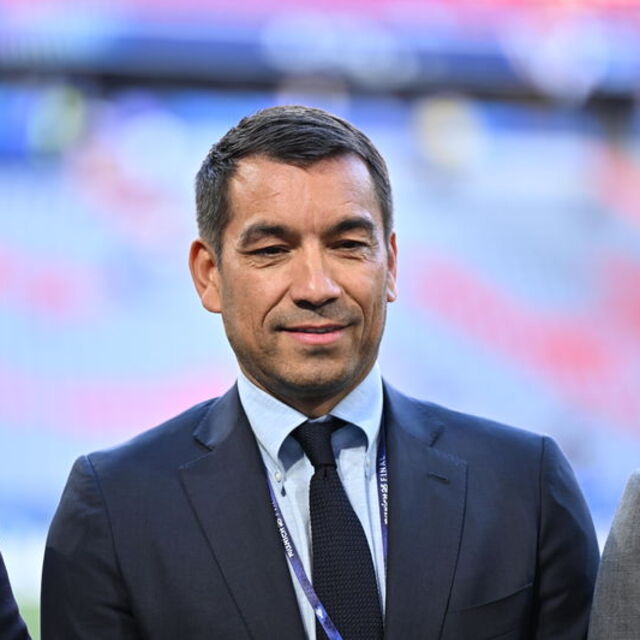 Van Bronckhorst'un yeni adresi Liverpool!