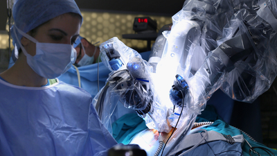 5 bin kilometre uzaktan ameliyat yaptılar