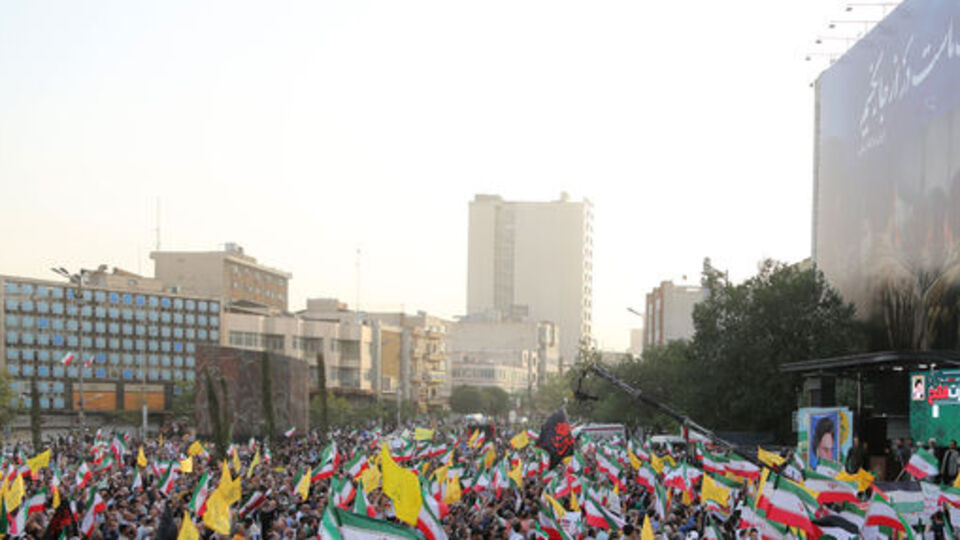 İran hava sahasını kısmi olarak kapattı