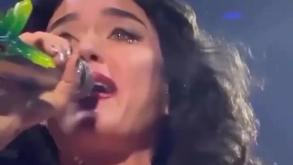 Ayrılık sonrası ağladı