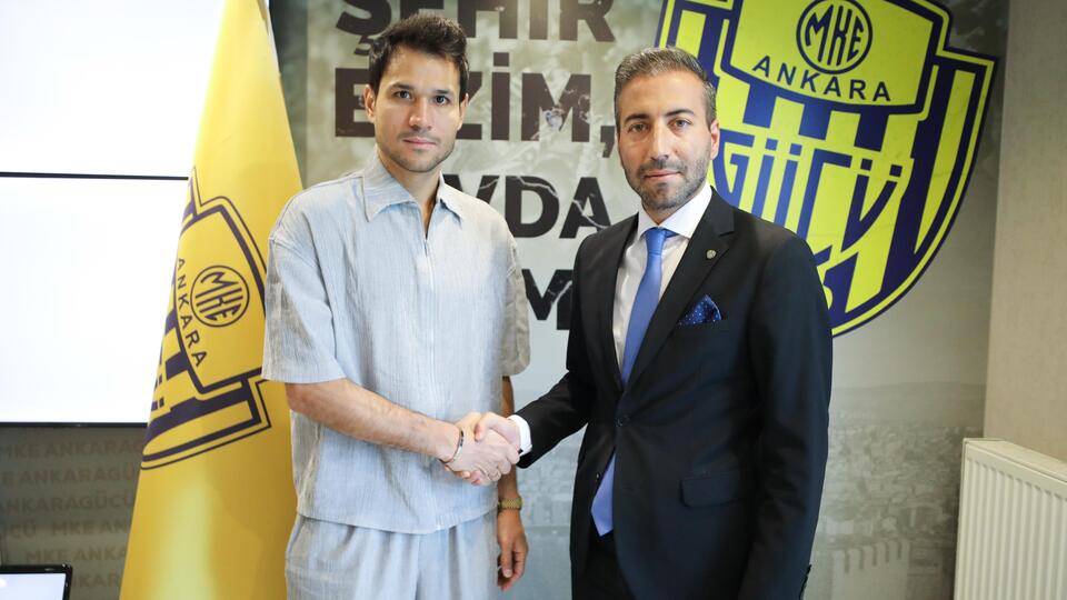 Ertaç Özbir imzayı attı!