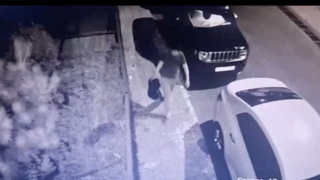 Babalarının kanının bulaştığı eşyaları attılar!