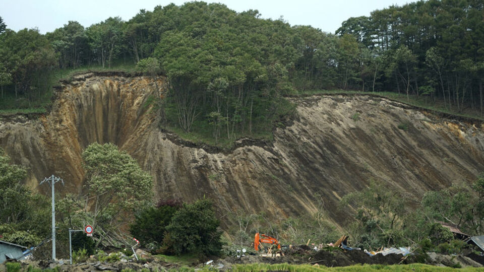 Japonya'nın güneyinde iki haftada bine yakın deprem