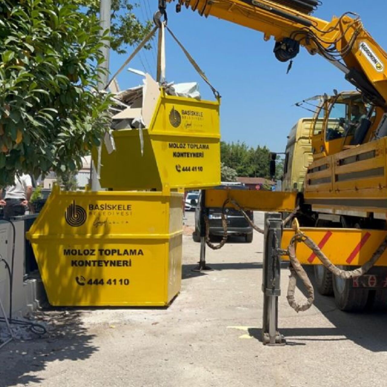 Başiskele'de moloz atıklarına konteyner