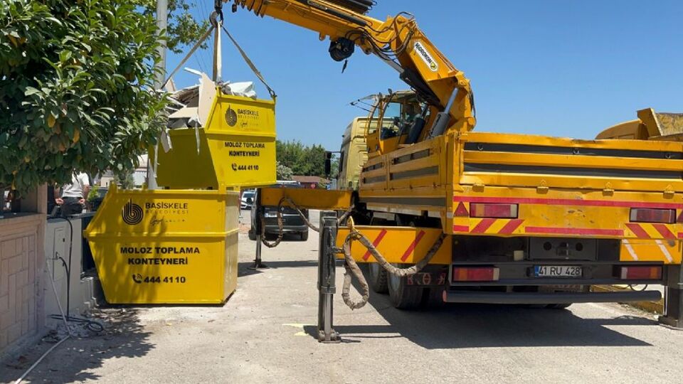 Başiskele'de moloz atıklarına konteyner