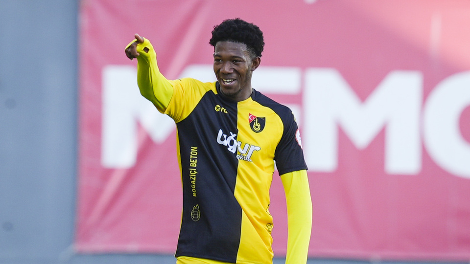 Üniversite için gelmişti: Feyenoord'a imza attı!