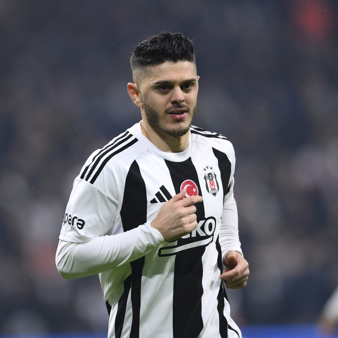 Sağ kanat Rashica'ya bağlı!