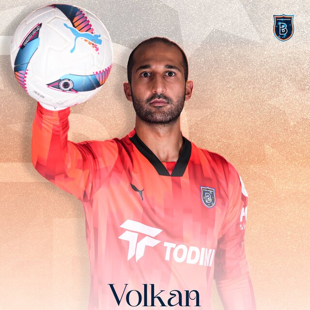 Volkan Babacan, 1 yıl daha Başakşehir'de!