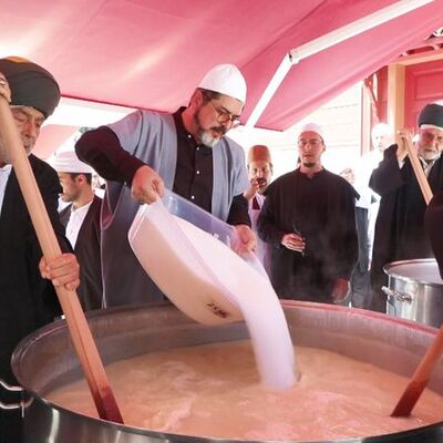 Sümbül Efendi Tekkesi'nde aşure kaynatıldı