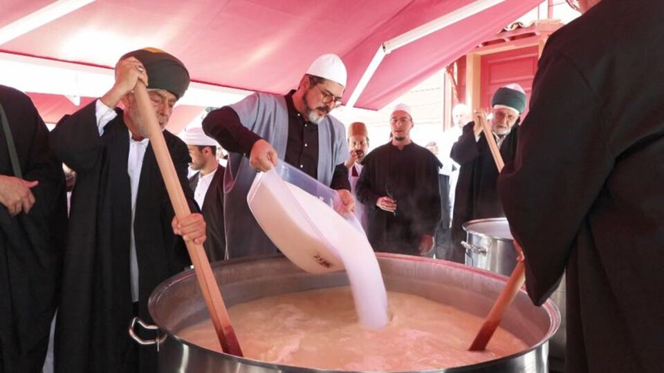 Sümbül Efendi Tekkesi'nde aşure kaynatıldı