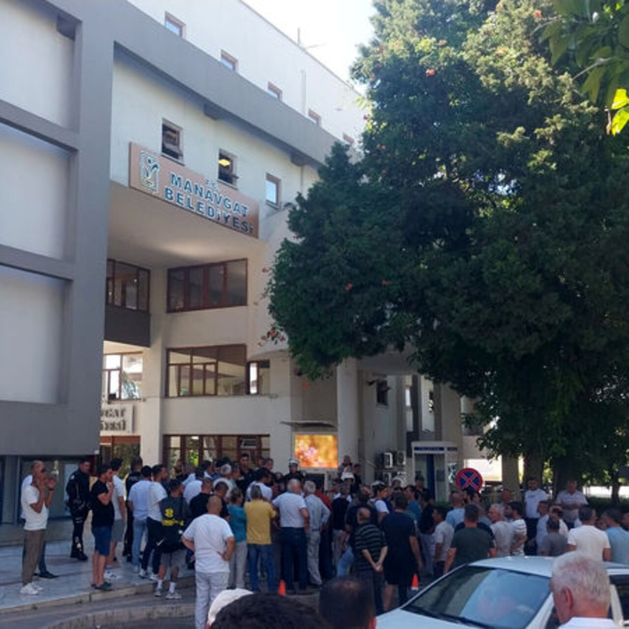 Manavgat Belediyesi'ne operasyon