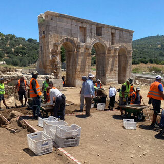 Patara'nın dükkanları gün yüzüne çıkarılıyor