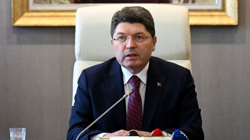 Bakan Tunç'tan belediyelere yolsuzluk soruşturmasına ilişkin açıklama