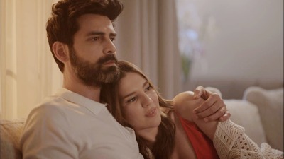 İzleyicinin karşısına çıktı