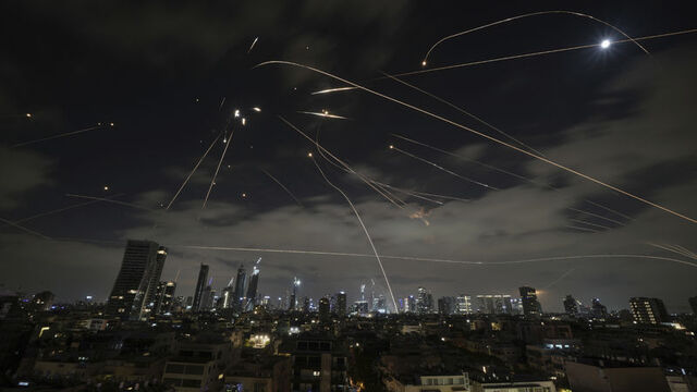 "İran 5 askeri tesisi vurdu"