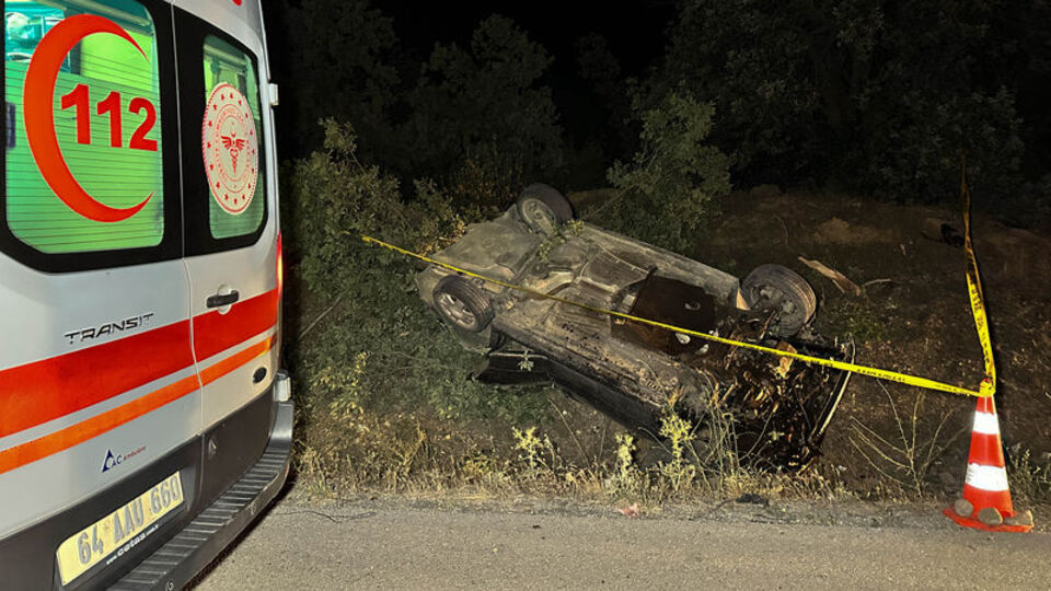 Otomobil şarampole devrildi: 1 ölü, 2 yaralı