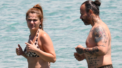 Ünlü şarkıcı sezonu açtı