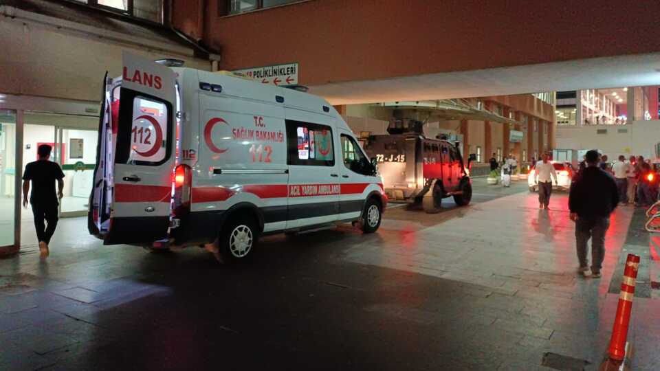 Annesini yaralayan kardeşini öldürdü!