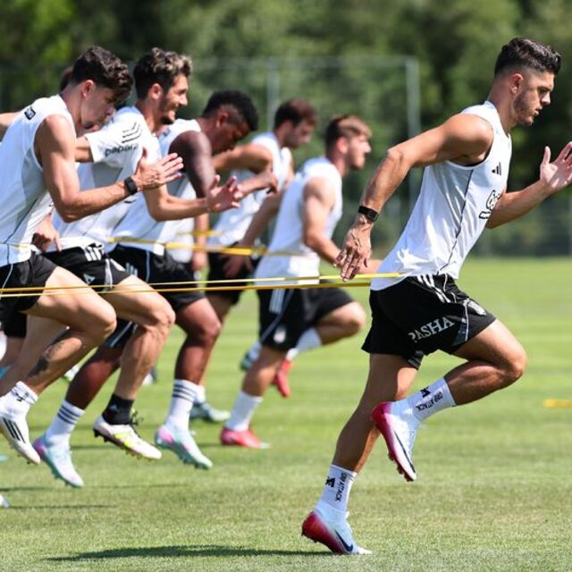 Beşiktaş sabah sahada, akşam salonda çalıştı!