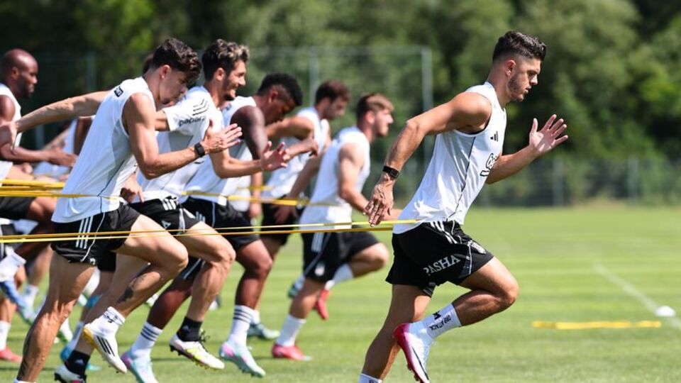 Beşiktaş sabah sahada, akşam salonda çalıştı!