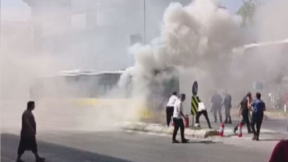 Sancaktepe'de İETT otobüsünde yangın