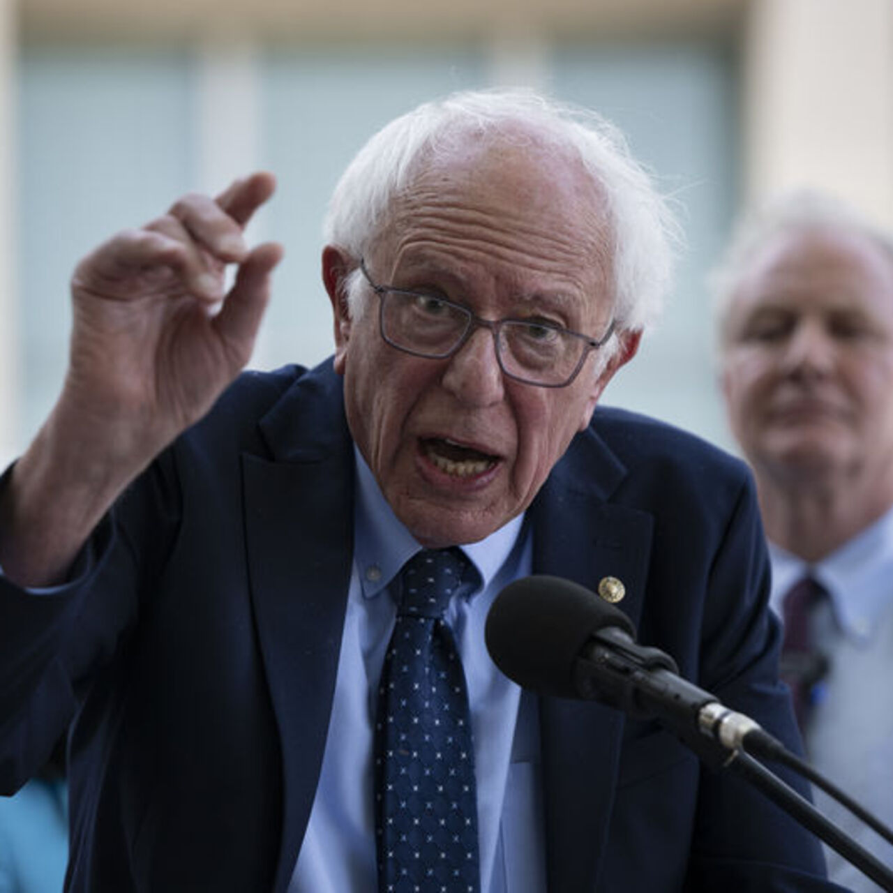 Sanders'tan İsrail'in saldırılarına: "Barbarca"