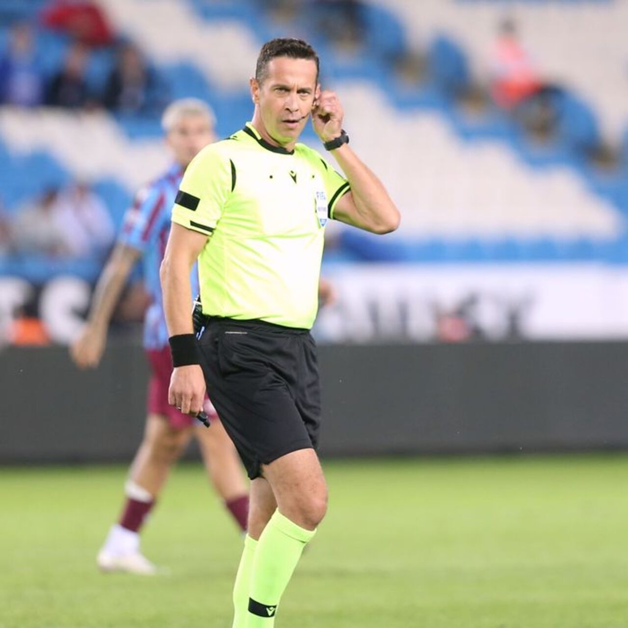 UEFA'dan Halis Özkahya'ya görev!