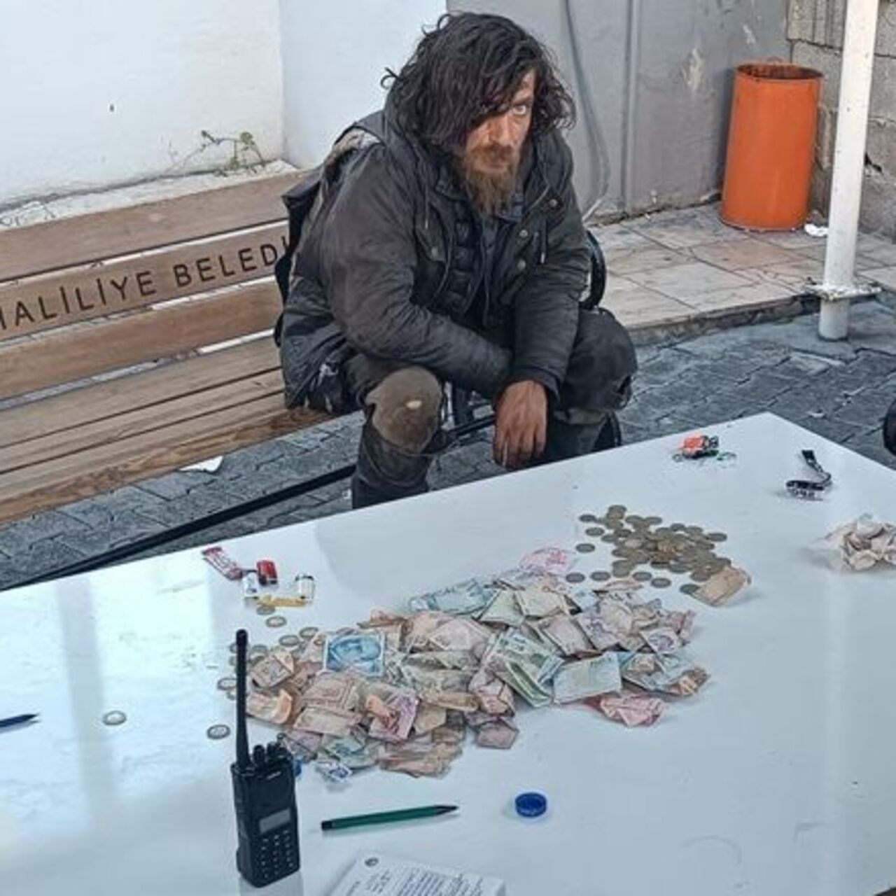 Dilencinin üzerinden 20 bin lira çıktı
