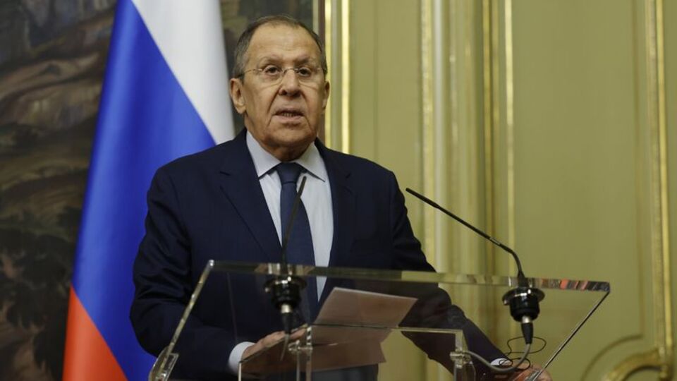 Lavrov: Ukrayna silahsızlandırılmalı