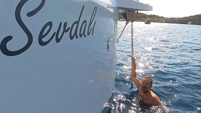 Ata Demirer'i karaya çıkarttı