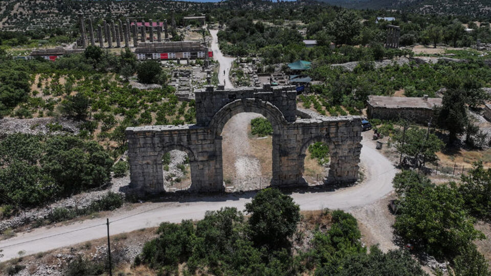 Mersin'de 1600 yıllık terazi seti bulundu